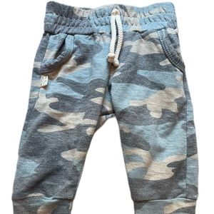 Childhoods Clothing camo print joggers sz 6-12 Mo